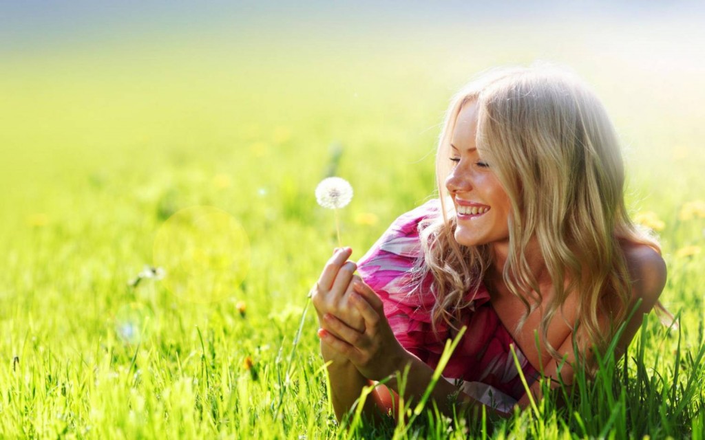 woman-smile-grass